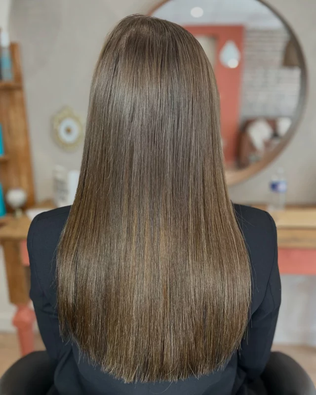 Si vous ne savez plus comment vous coiffer avec vos cheveux fins, qu'aucune coiffure ne tient sur vous, que vous tournez en rond avec votre style capillaire, j'ai la solution qu'il vous faut.

La pose de Microcapsules sur mesure est faite pour vous. Elle apporte instantanément épaisseur et volume, tout en étant confortable.
Les extensions sont 100% naturelles et s'entretiennent comme vos cheveux. Vous pouvez les laver, sécher, lisser, boucler.. et même attacher vos cheveux et aussi vous baigner comme vous le souhaitez.

Plus d informations en mp
Prise de rdv d'informations devis et diangtoc sur Planity 

Envie de tester ?

#alisonka #extensionstoulouse #extensionscheveuxfins #alopecie #pertedecheveux #extensionsnaturelles #ktips